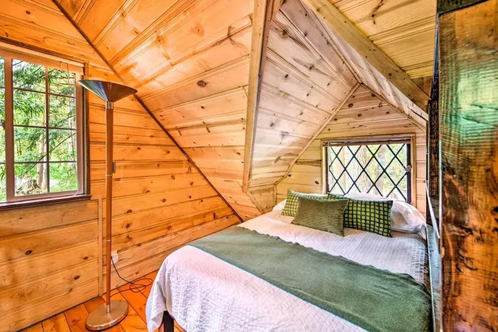 Three Enchanting Riverfront Cabins: Hot Tub Access