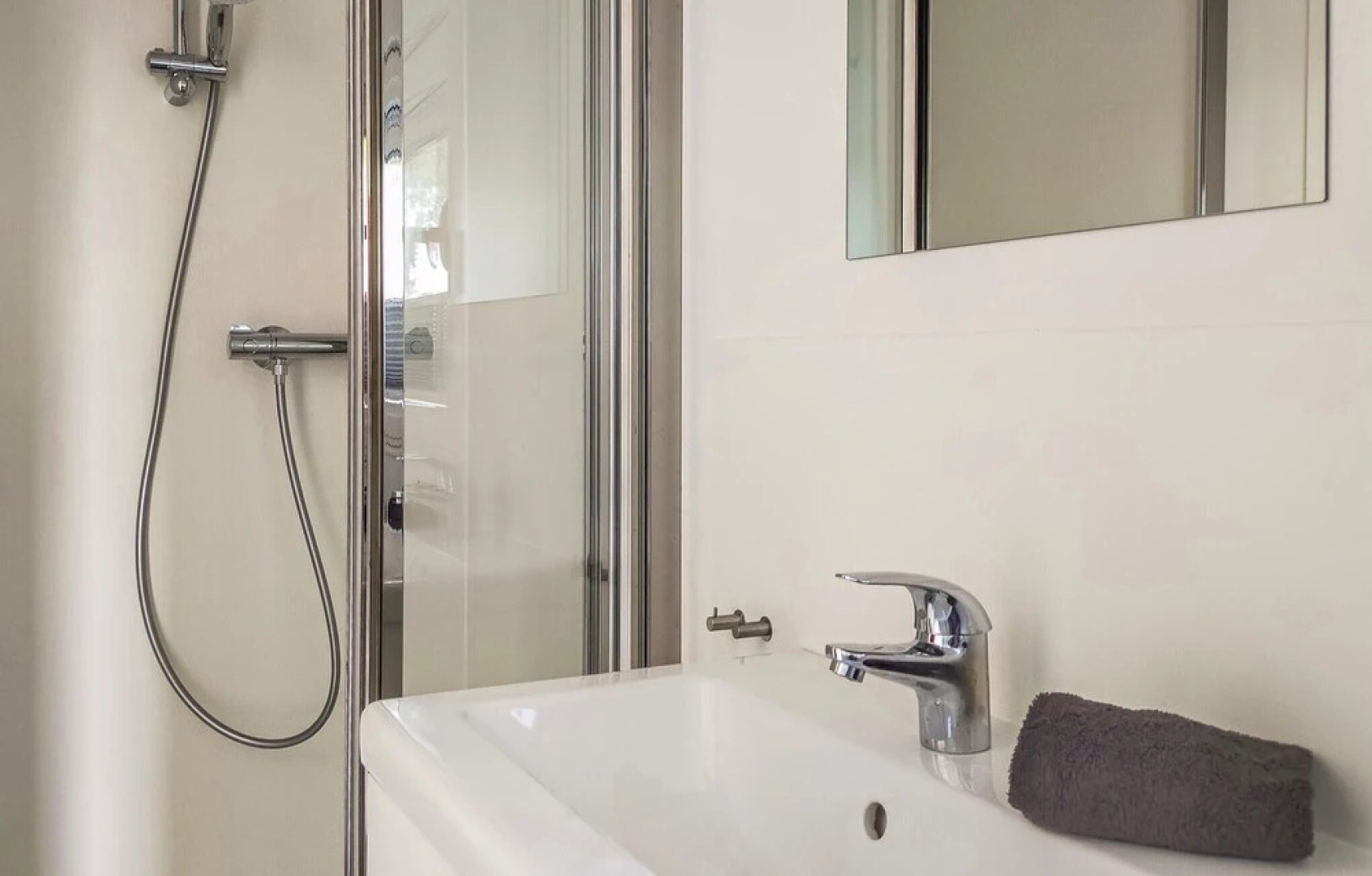 Amazing Ship/boat in Nieuwpoort With Wifi and 1 Bedrooms