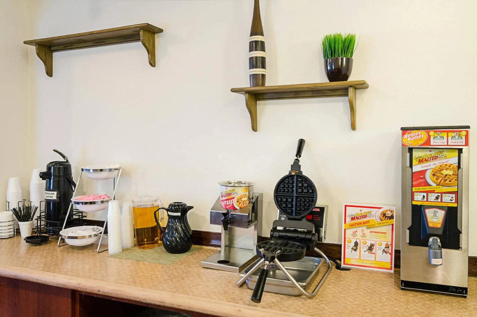 Econo Lodge Inn and Suites