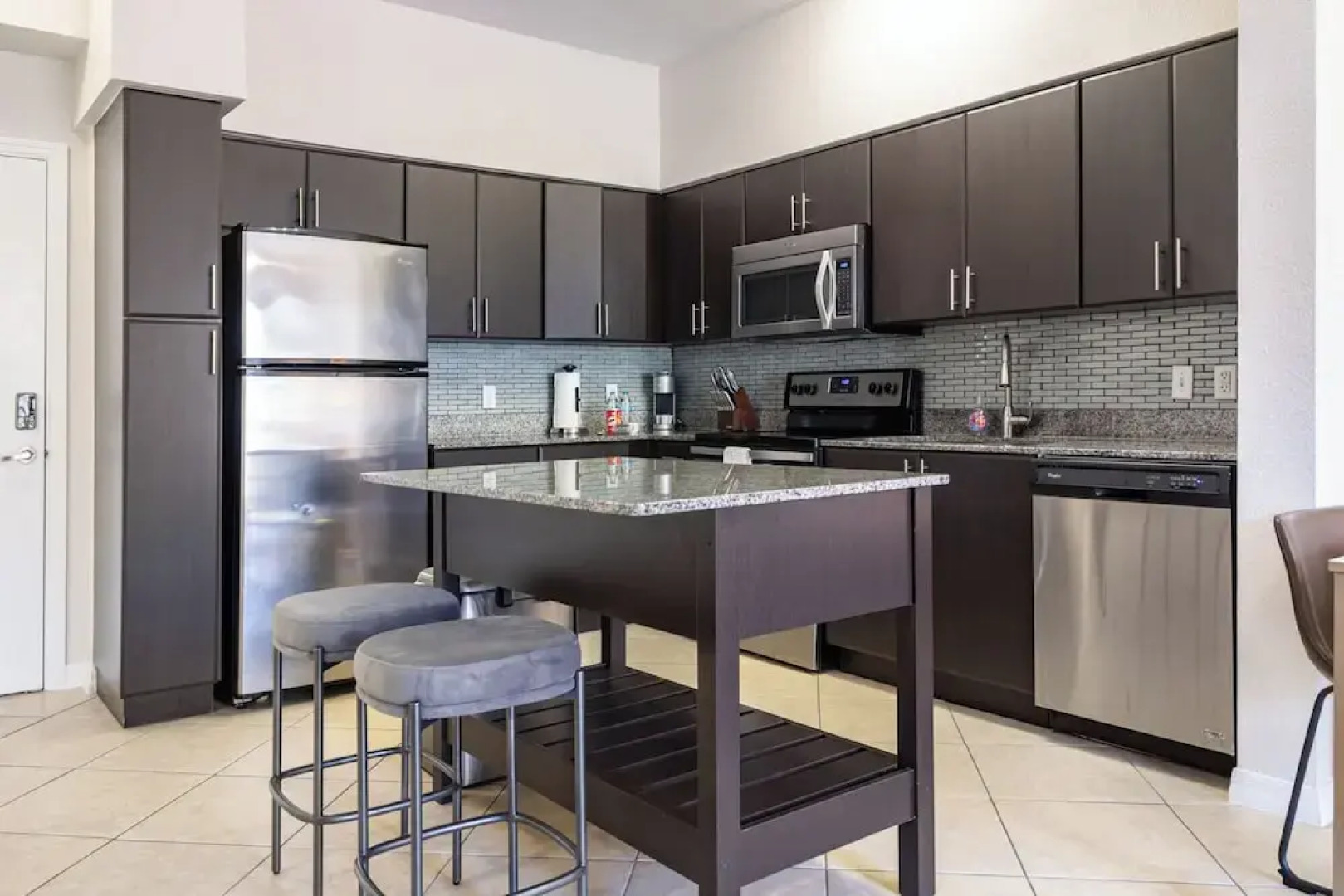 Miramar Apartments By Landing