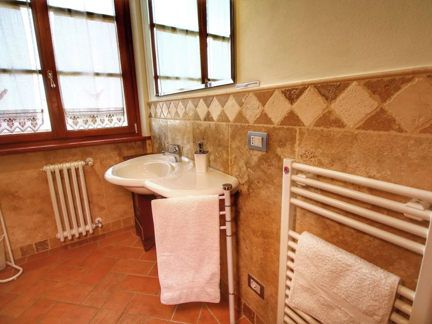 Luxurious Cottage in Lucignano with Pool