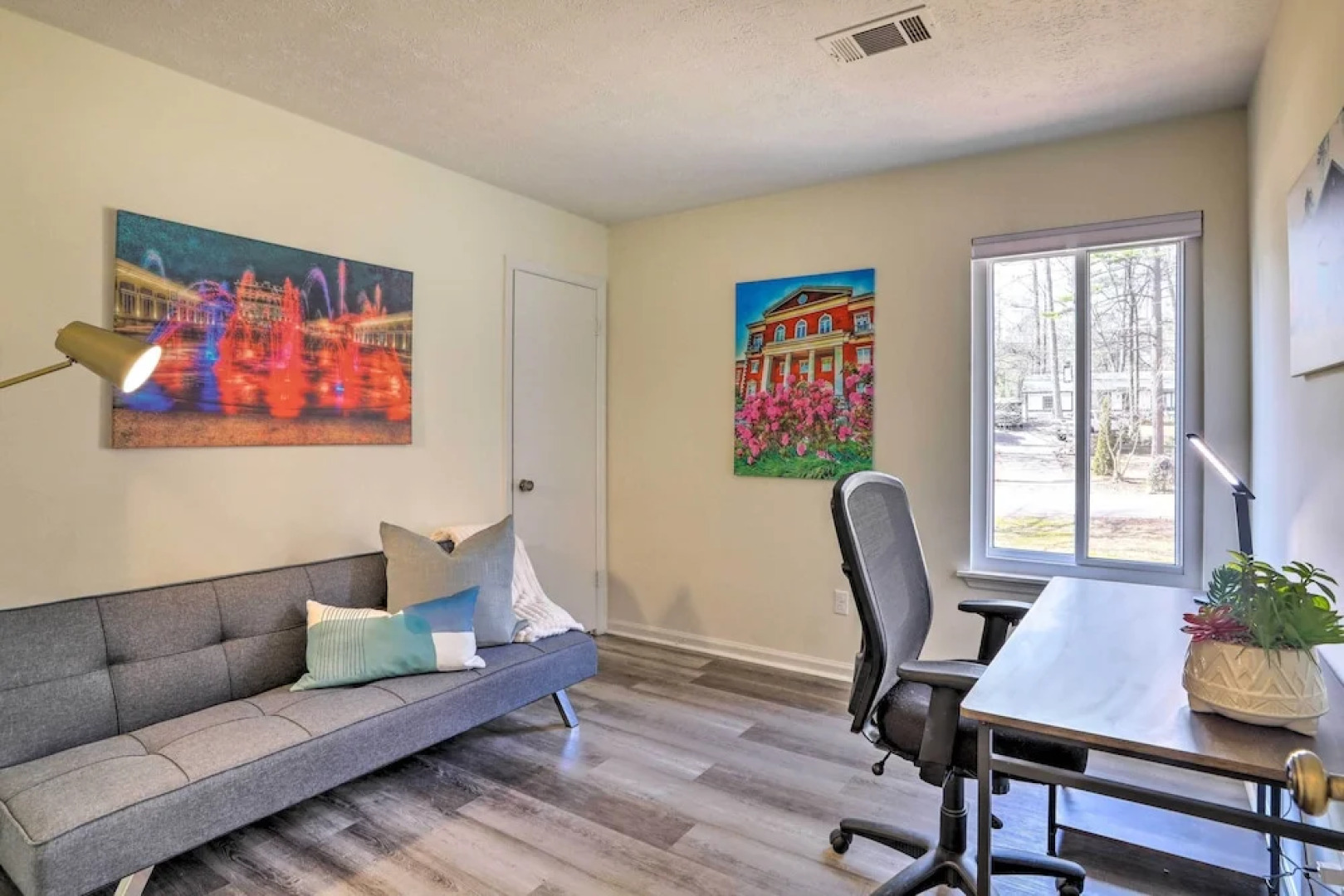 Modern Alpharetta Home: Yard, Walk Downtown!