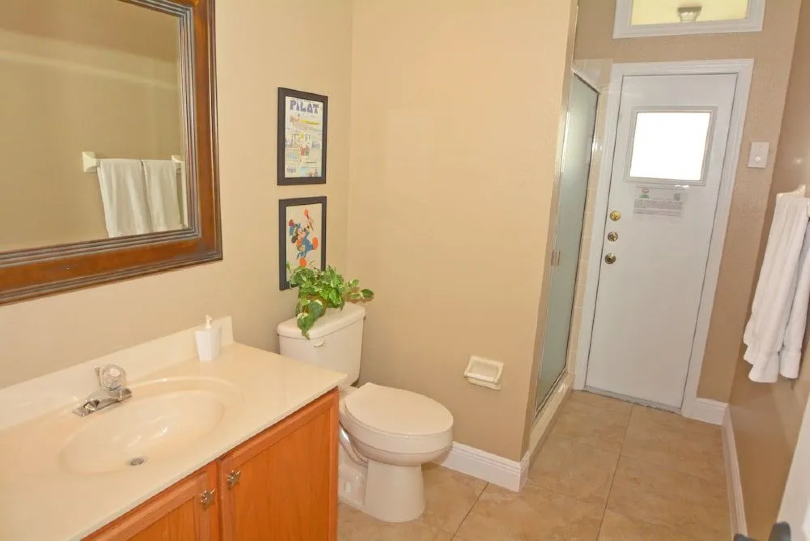 100HC Holly Corner 5 Br villa by RedAwning