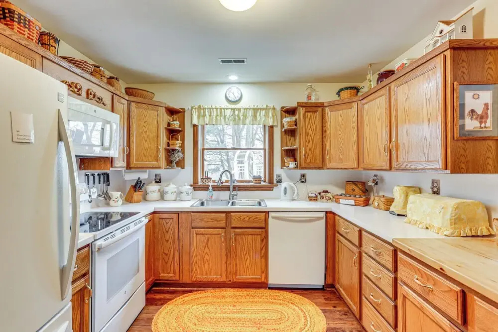 Charming Apartment w/ Yard & Beautiful Gardens!