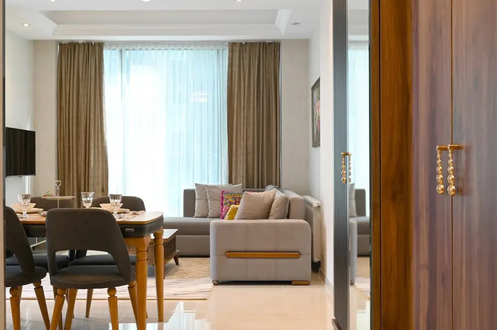 Yekta Kingdom Residence by NewInn