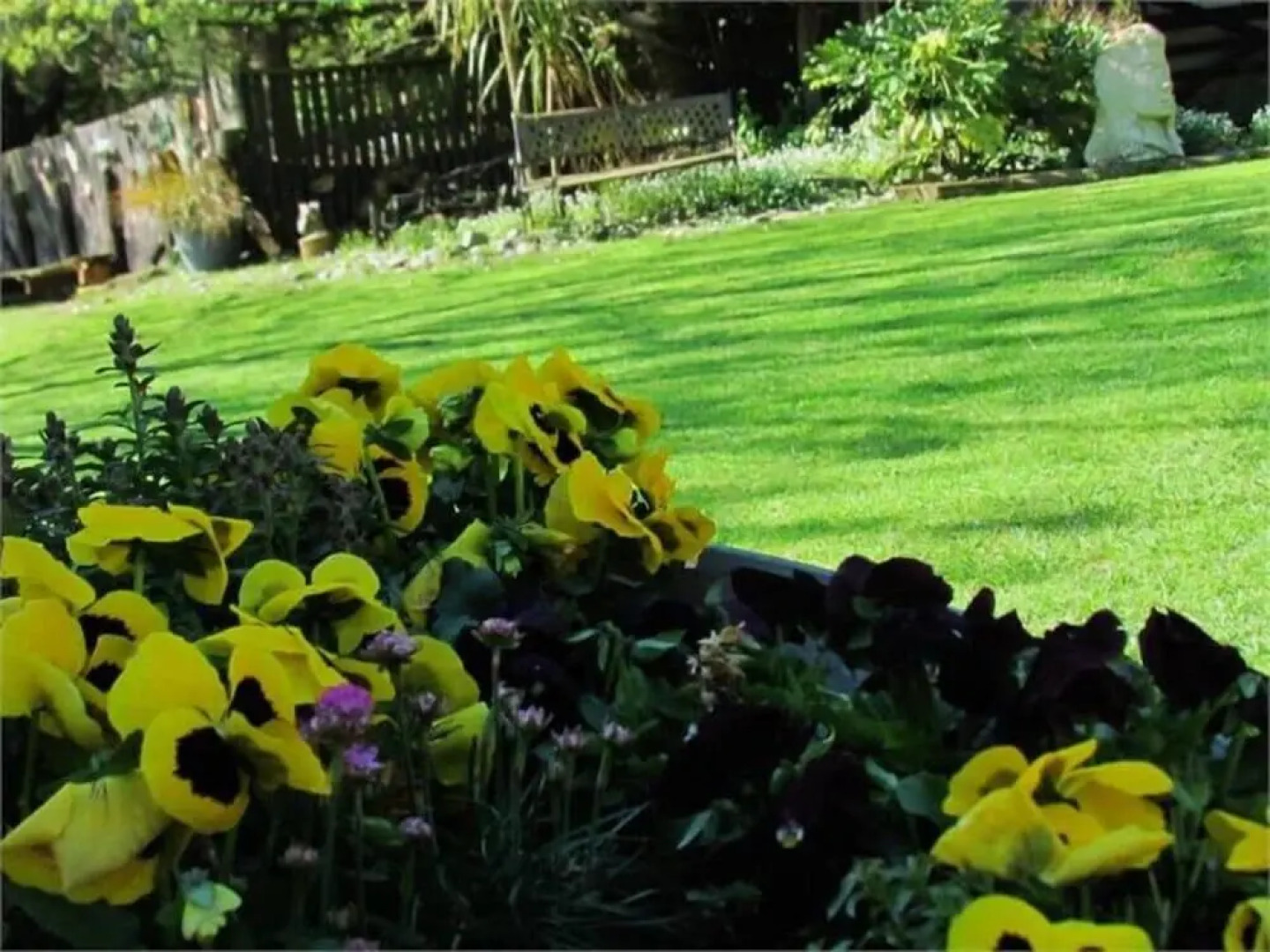 Christchurch City & Country Cottages - Nut Point Cottage