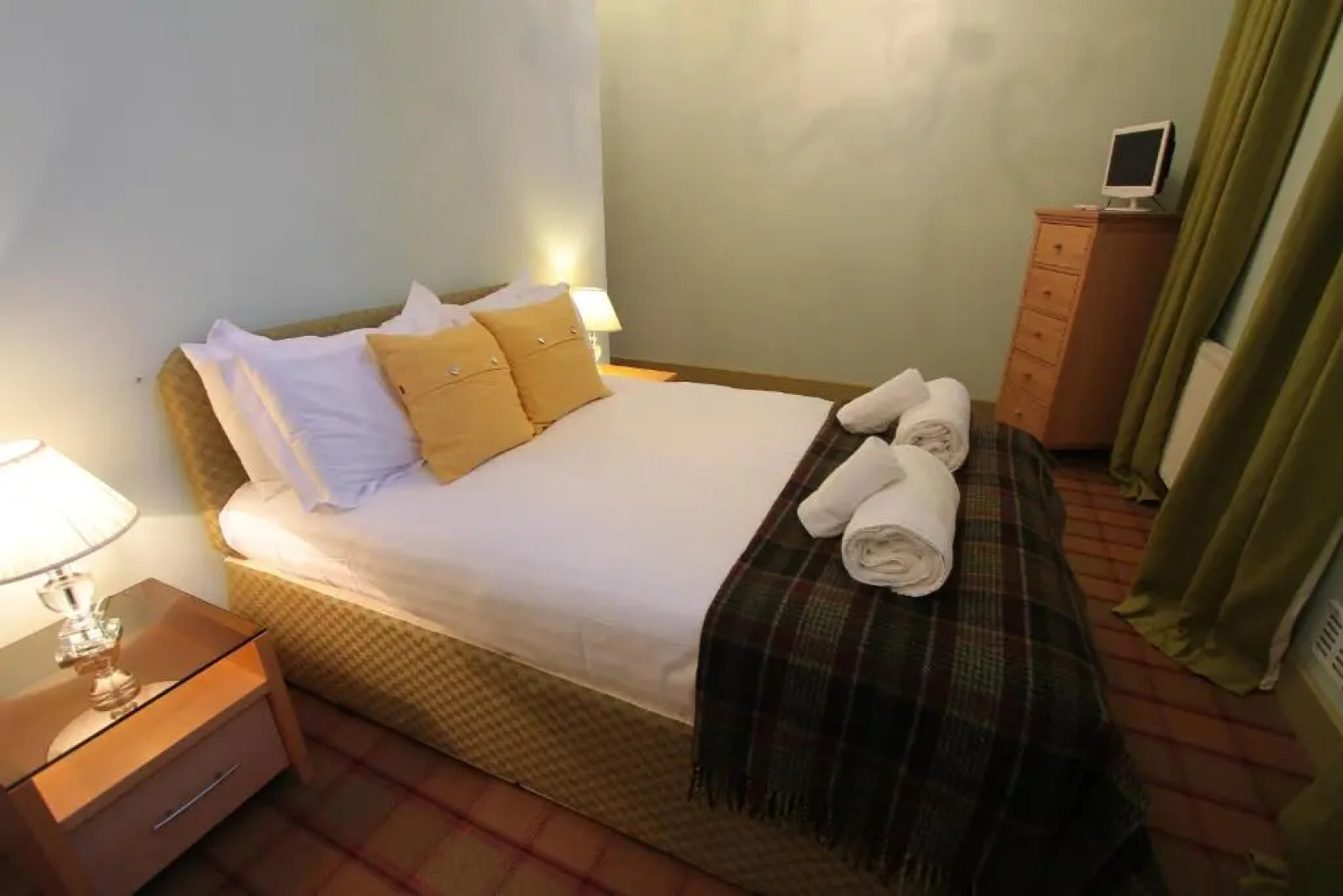 Old School Apartment Highland Club