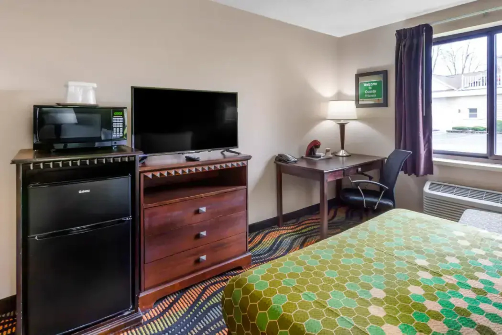 Econo Lodge Inn & Suites Oconto