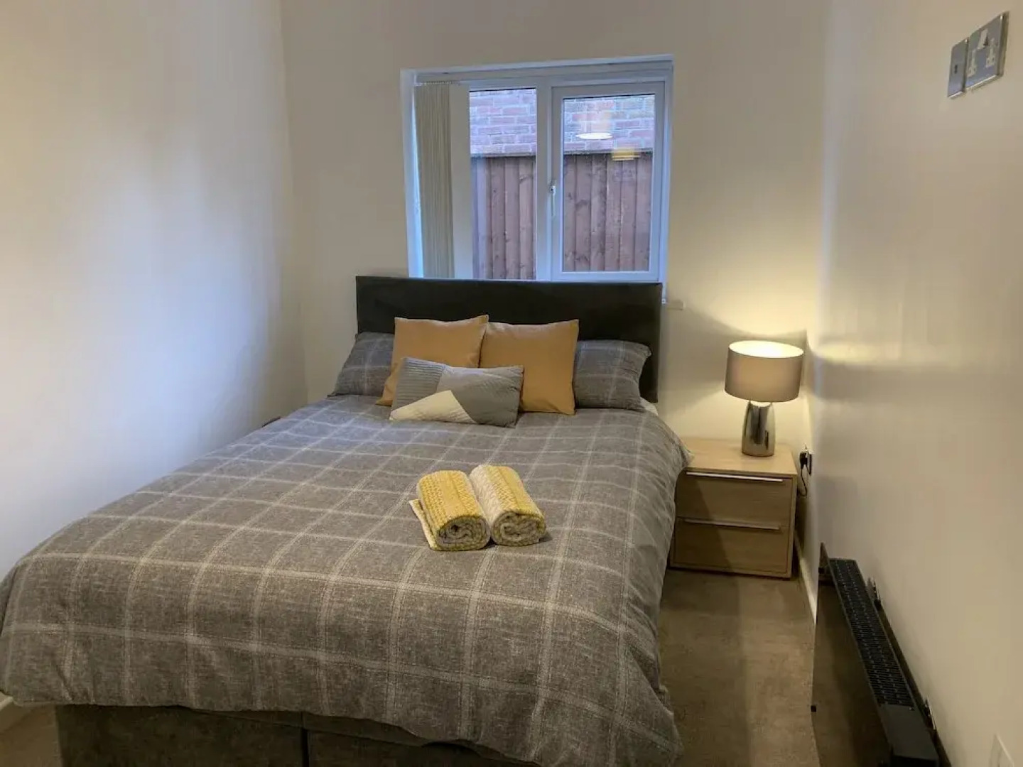 Stylish and Immaculate 2-bed Apartment in Leigh