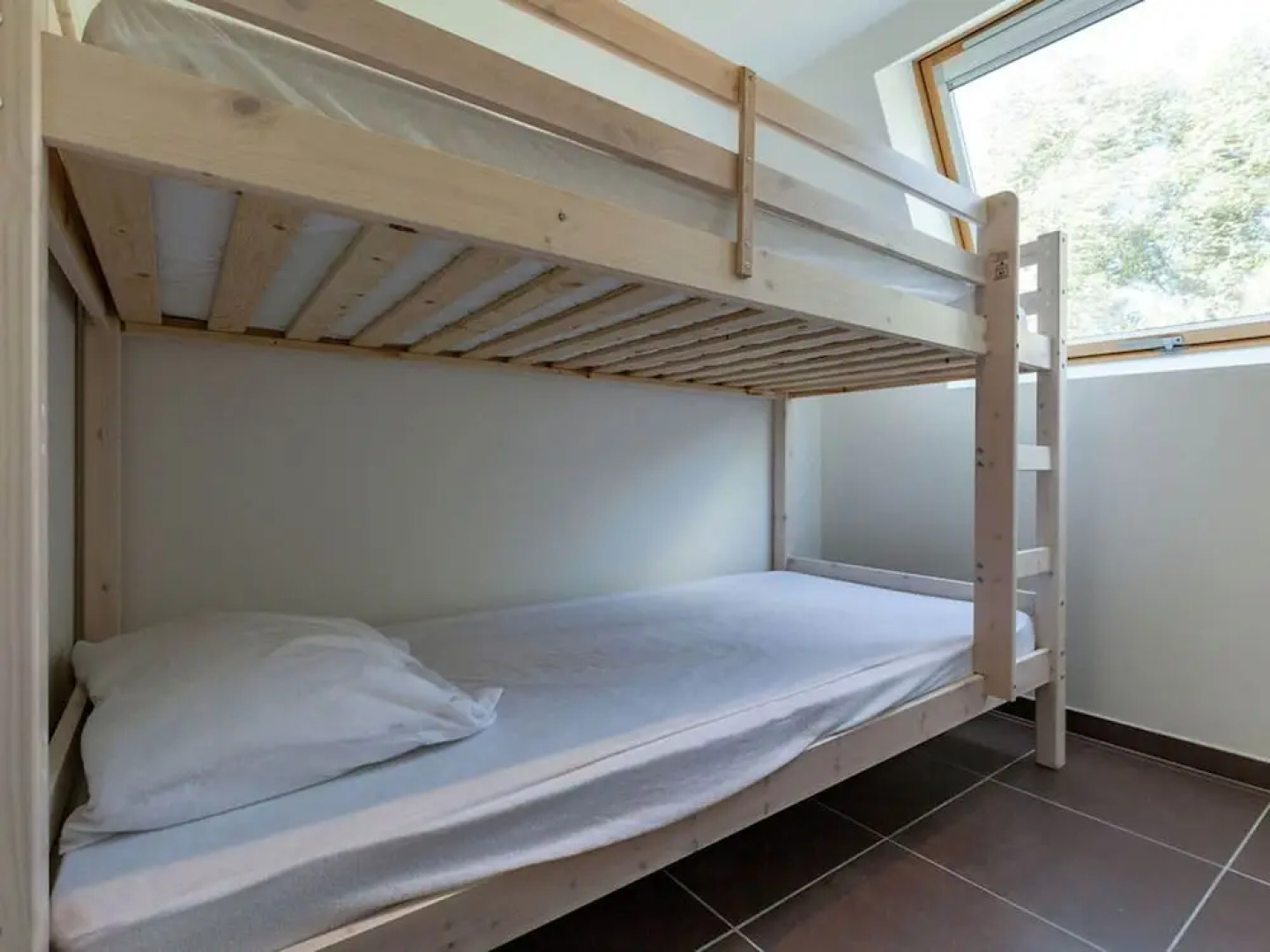 Lovely Holiday Home in Adinkerke With Fenced Garden