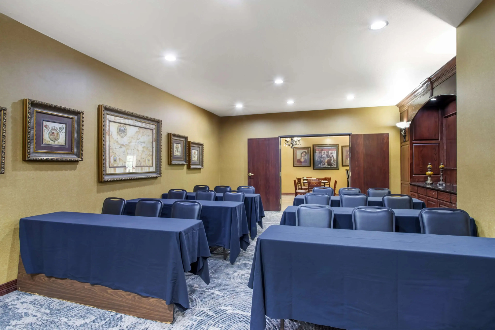 Best Western Plus Crown Colony Inn & Suites