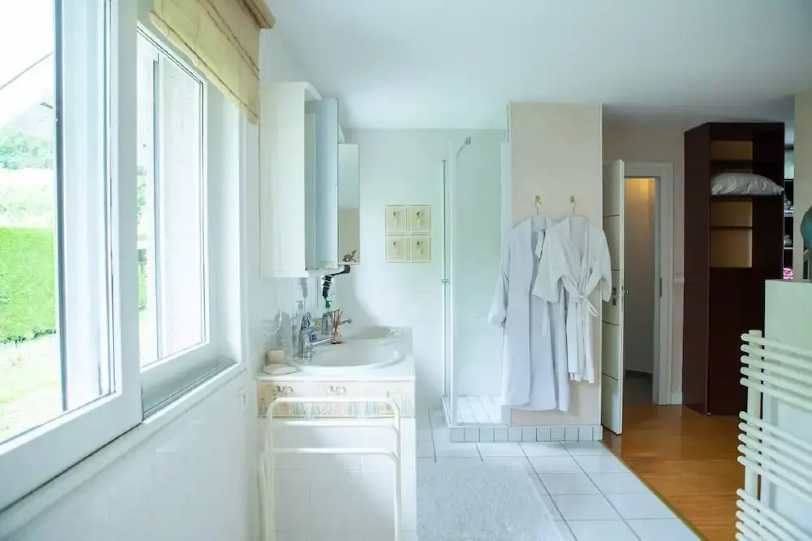 Villa au Bord du lac Avec Piscine Privee et Acces Direct au lac