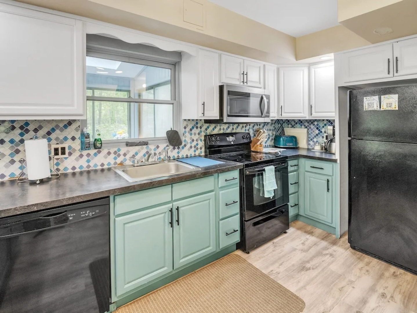 Pocono Escape - Cozy 5br - Sauna-billiard 5 Bedroom Home by RedAwning