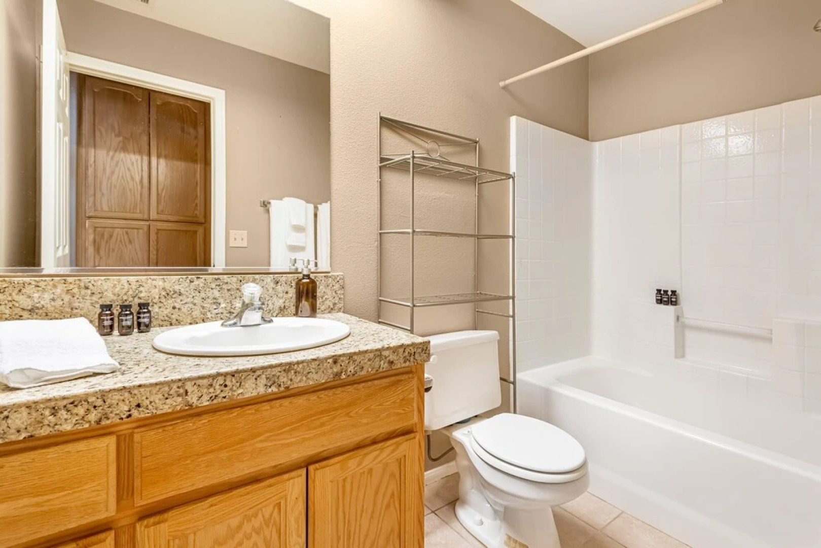 Desert Bloom by Avantstay Incredible Oasis w/ Dreamy Backyard & Patio