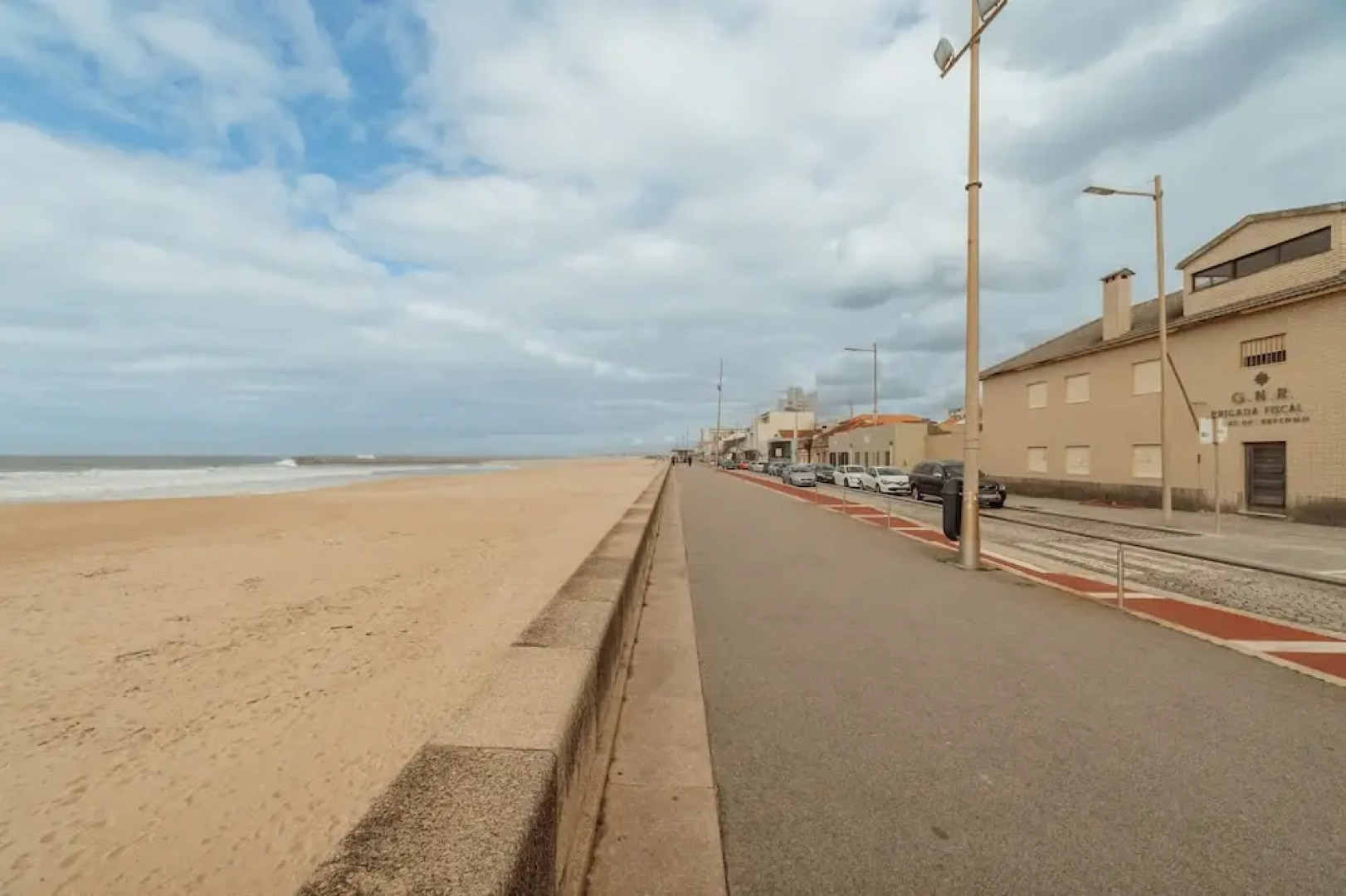 Espinho Seawalk AND Seaview by Vacationy
