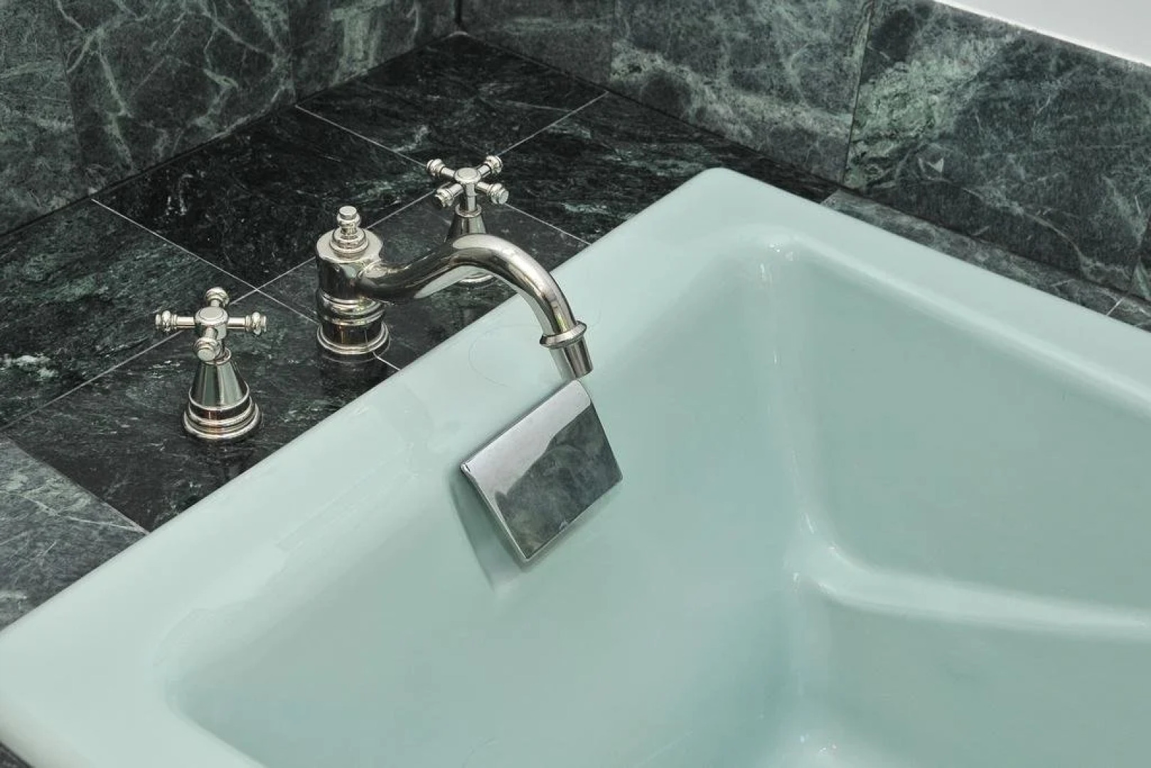 Bass Manor Bed and Breakfast & Art Museum