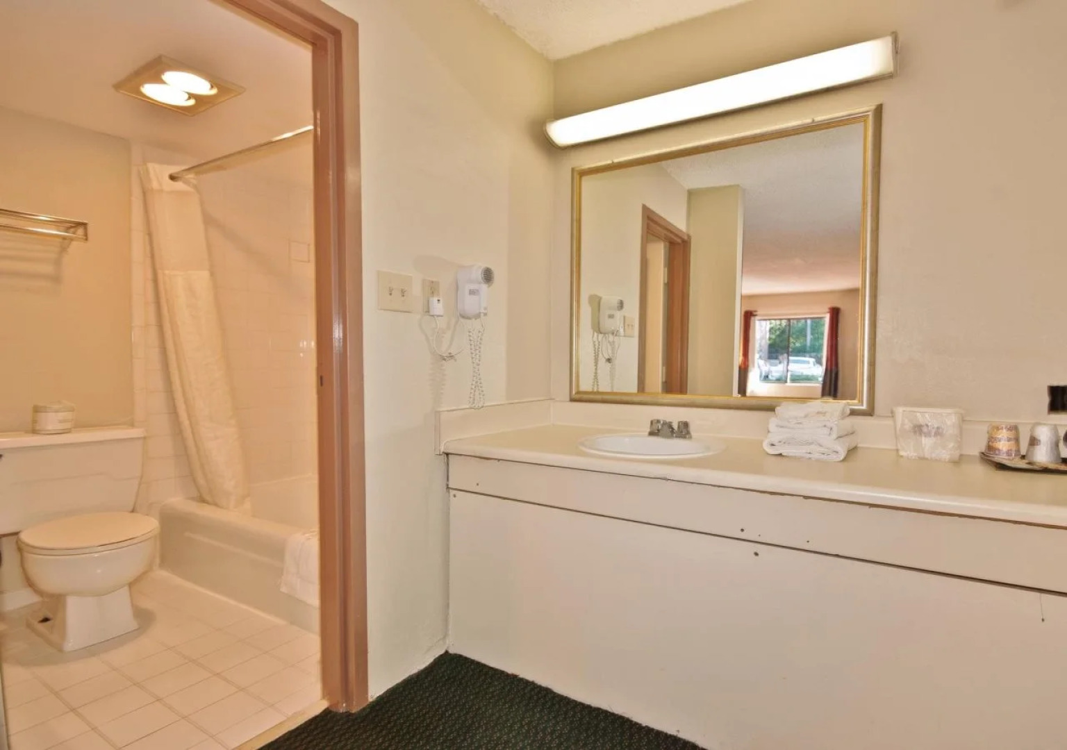 Country Hearth Inn & Suites Marietta