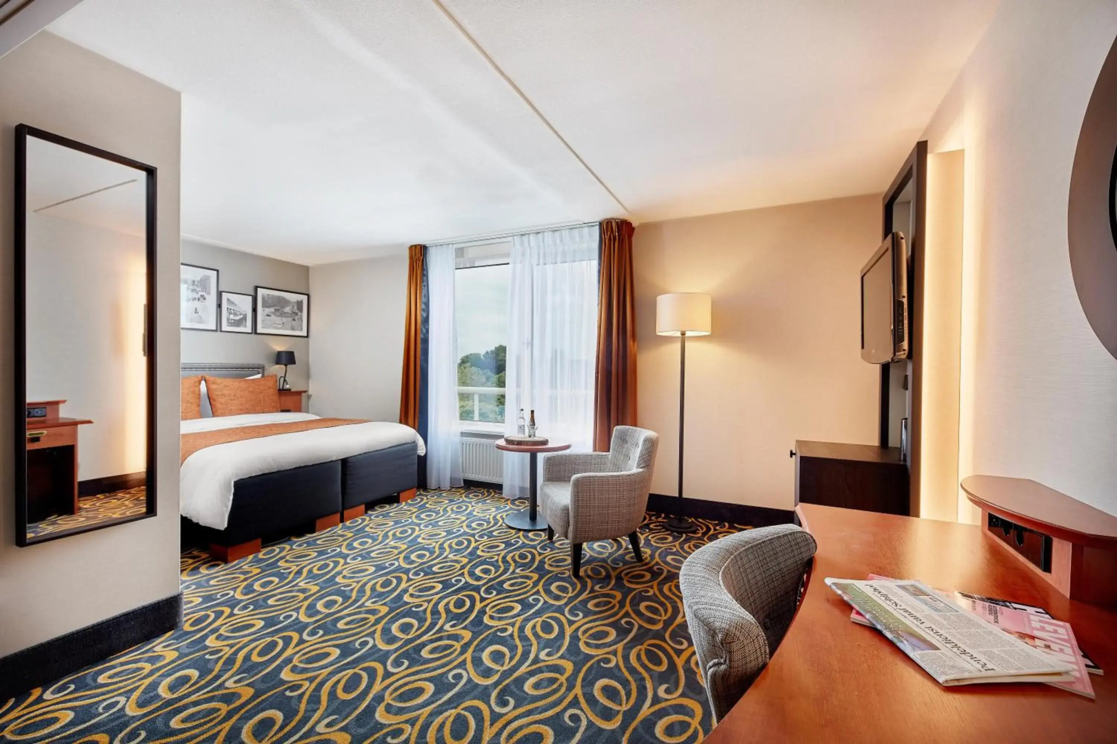 Carlton Square Hotel