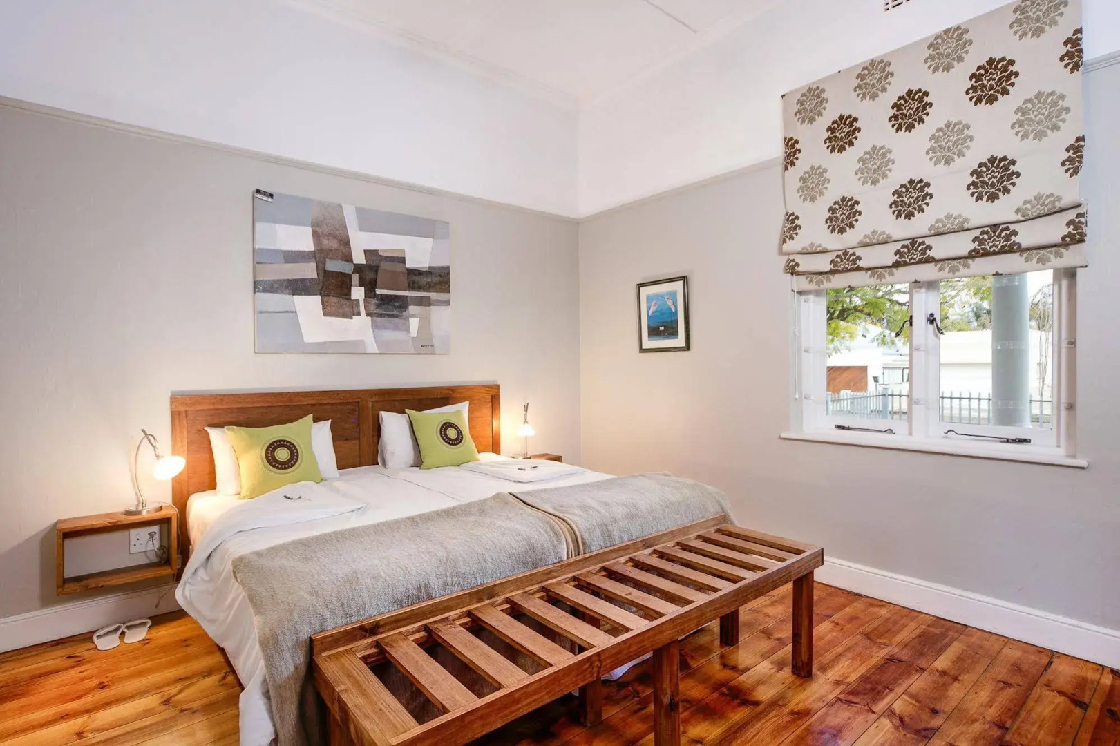 GUBAS DE HOEK meet eat sleep