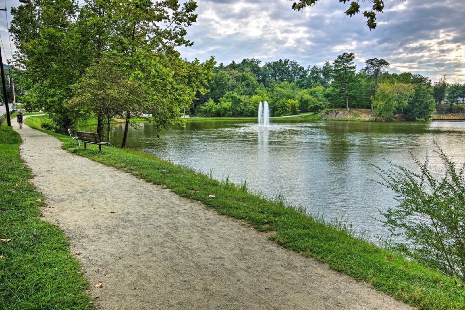 Modern Weaverville Home With Outdoor Fire Pit!