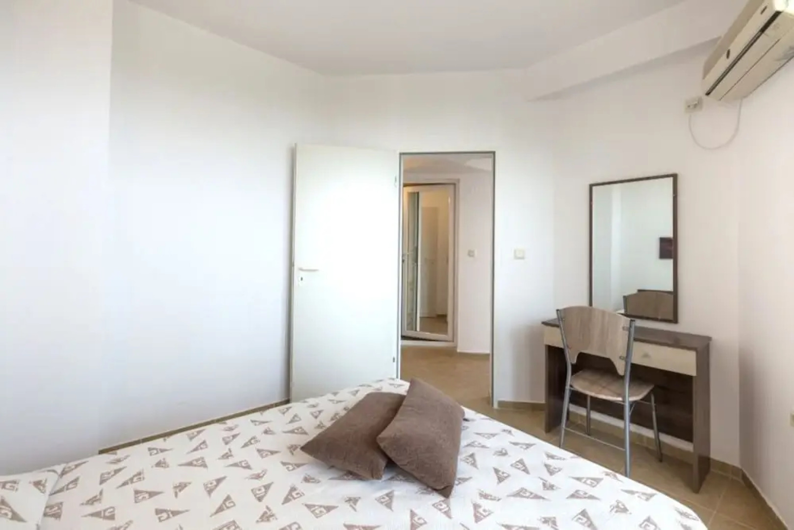 Sea View 1 Bed Apartment With Stunning Ocean Views