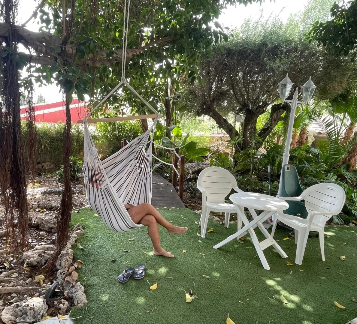 Habitación con cama extra doble más sofa cama apta hasta para 4 personas con baño privado