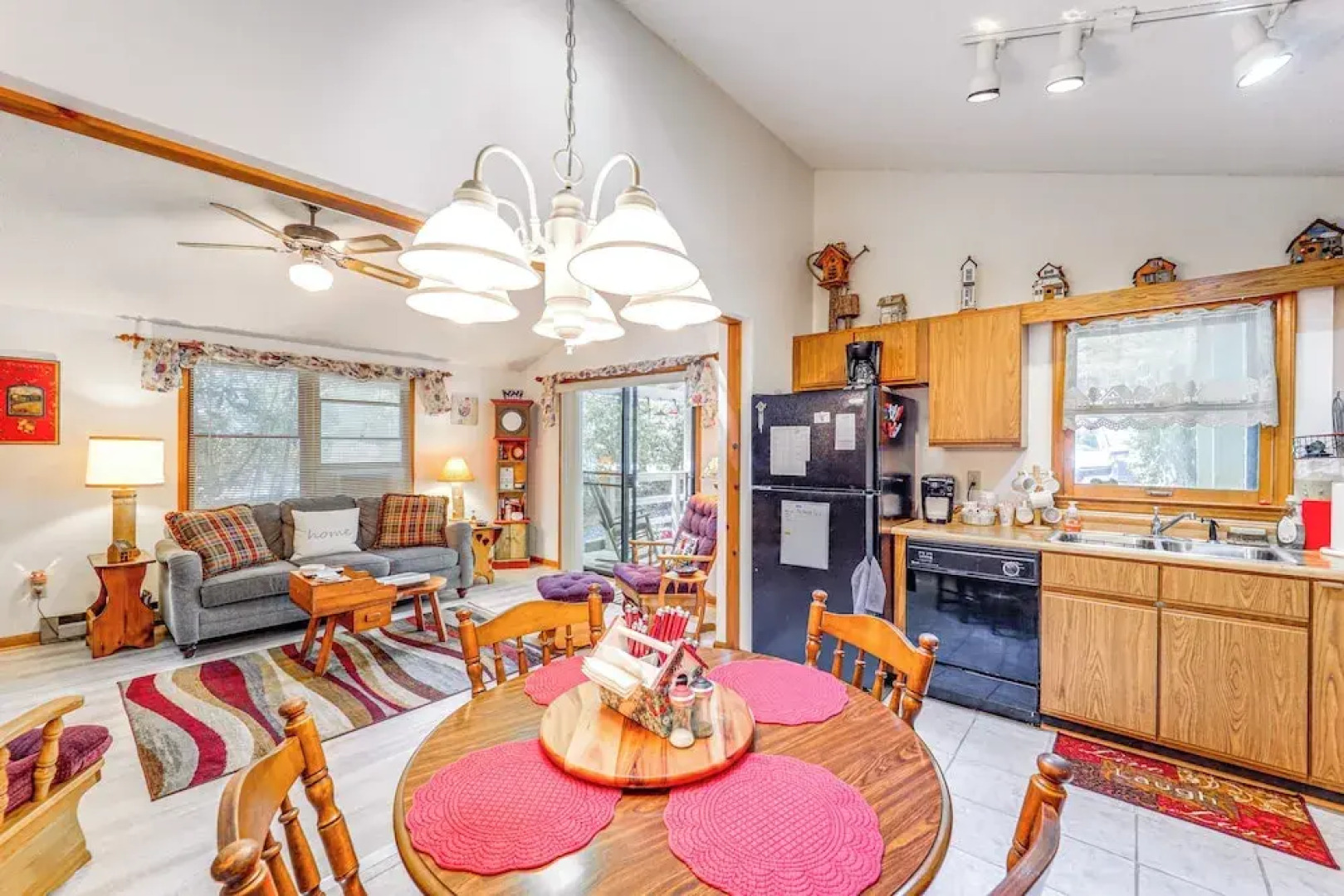 On-site Lake & Pool Access: Cabin in Newland!