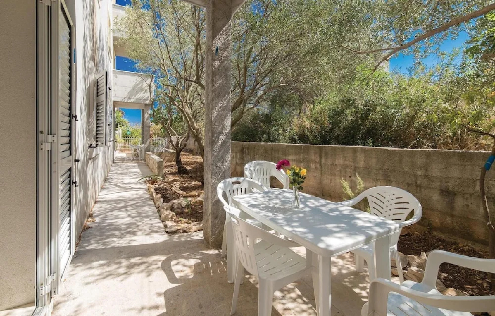 Awesome Home in Okrug Donji With Wifi and 6 Bedrooms