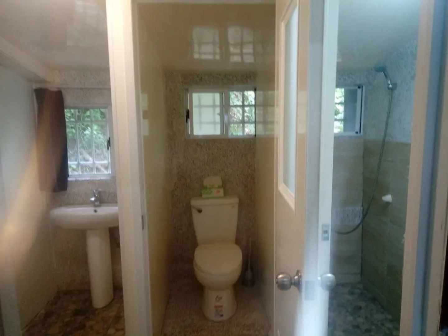 Mt. River View & Waterfall Lodge