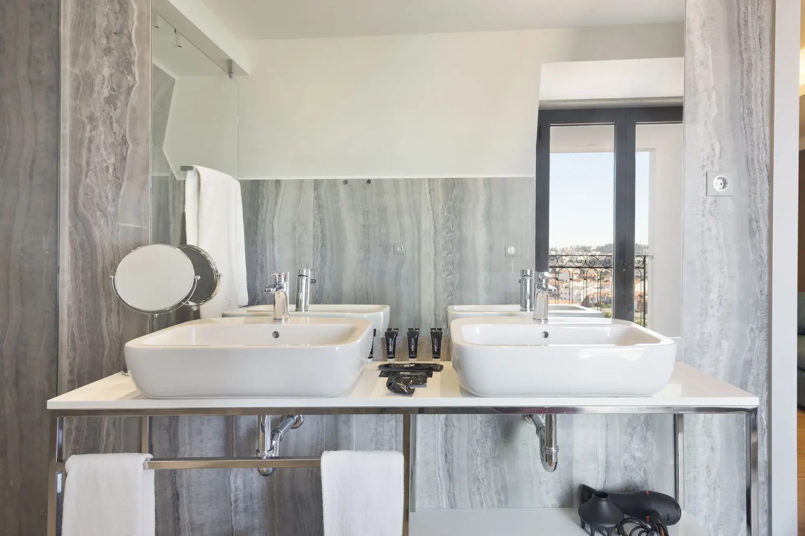 Hotel Acta The Avenue