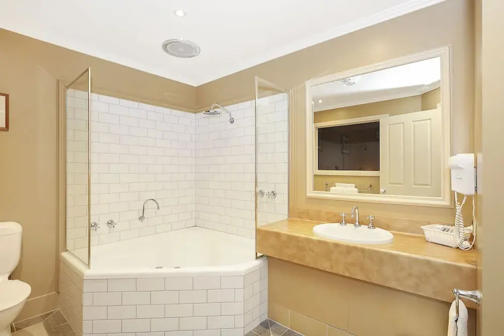 Grand Central Accommodation B&B Cobden