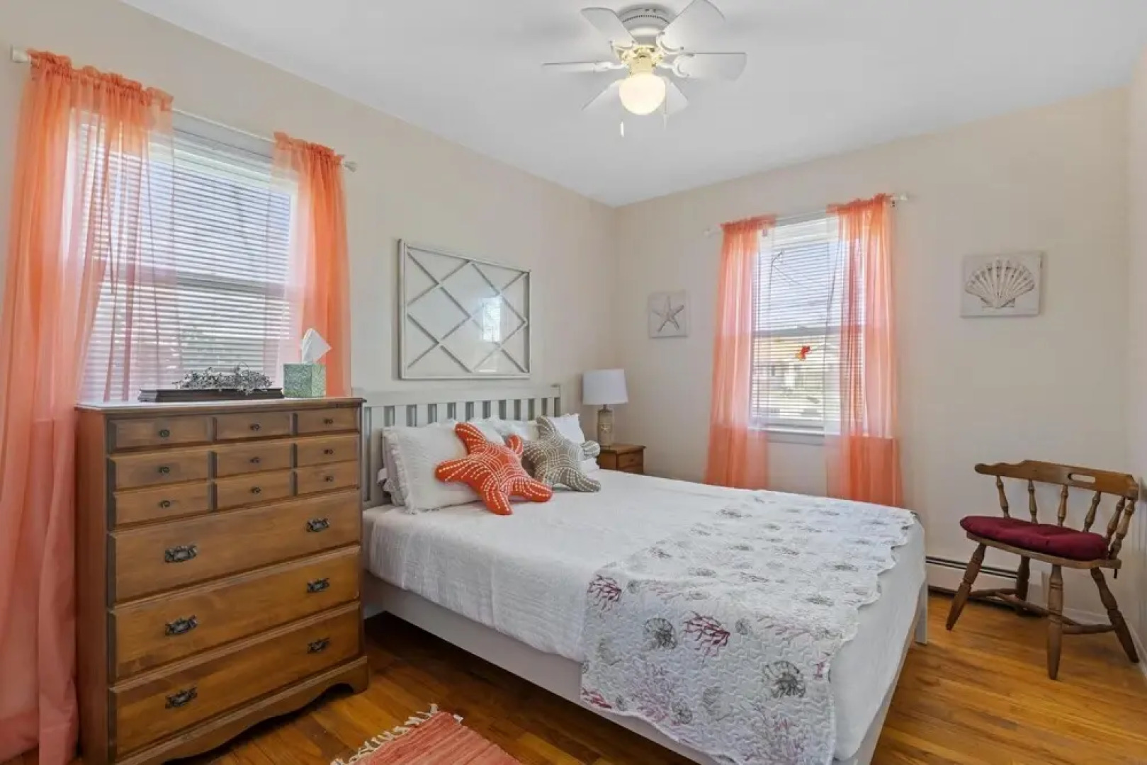 Poppy s Hampton House Large Yard Near Town Beach Restaurant Newl