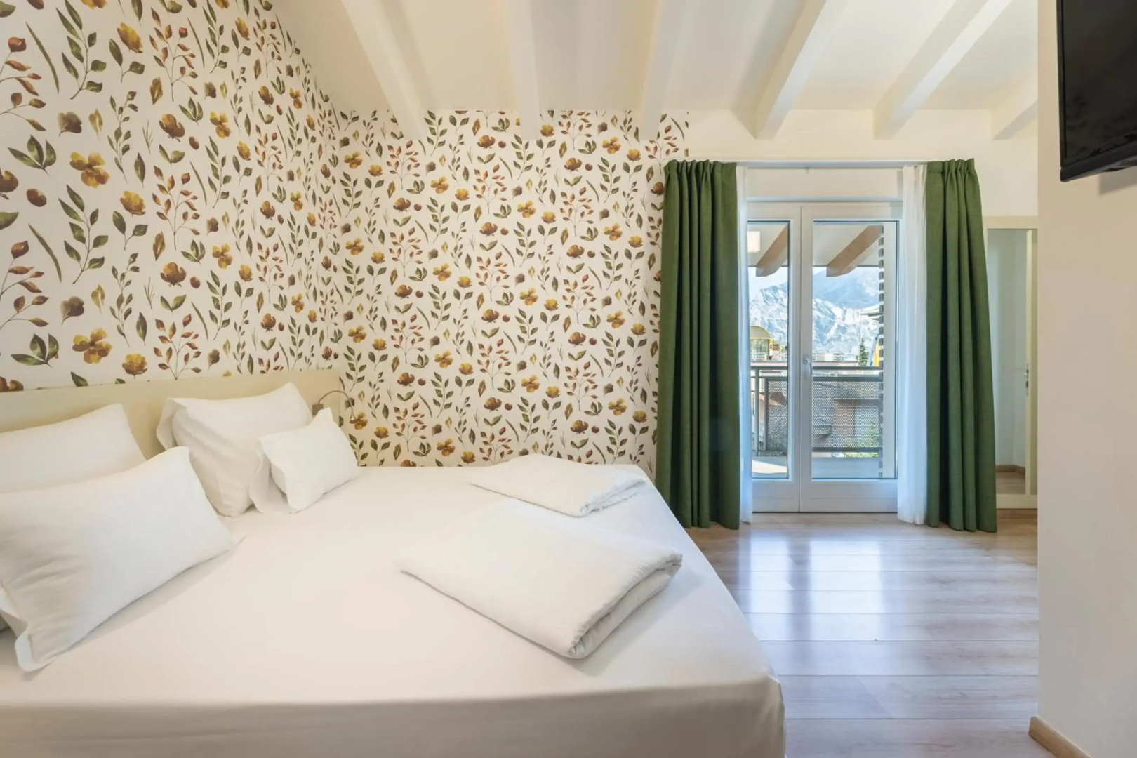 Hi Hotels Torbole Pool & Spa