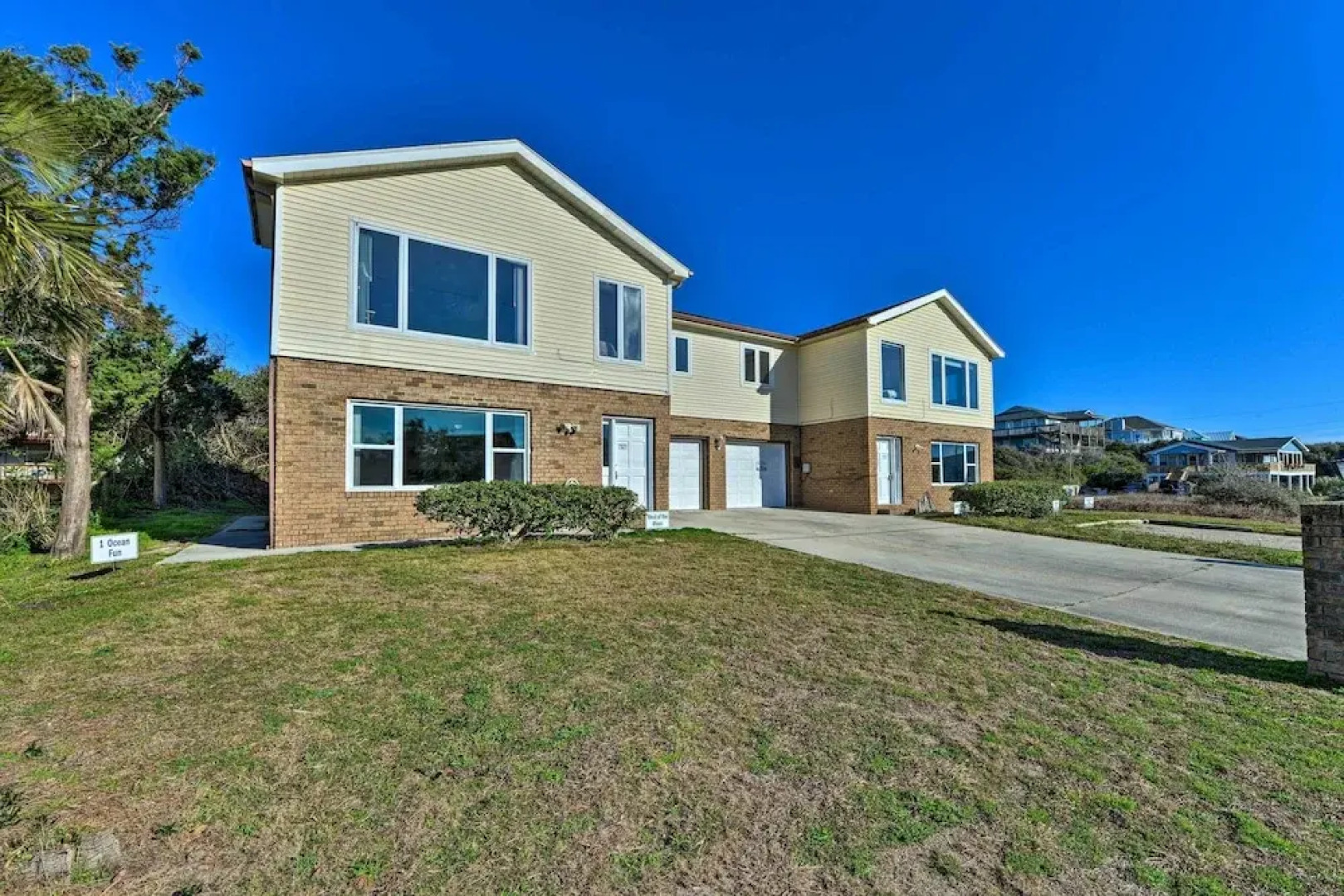 1 Ocean Fun:' Emerald Isle Apt, Steps to Beaches!