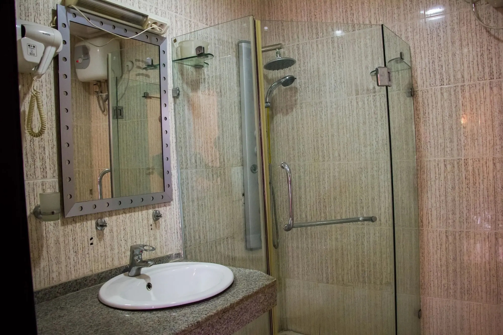 De' Bliss Hotel and Suites