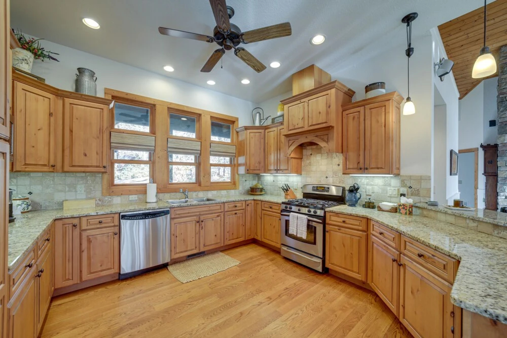 Sapphire Vacation Rental < 1 Mi to Whisper Lake!