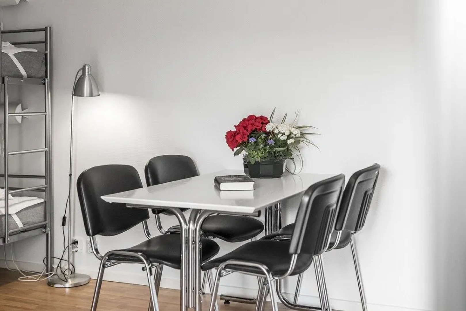 Tallbackens Gård & Vandrarhem - Hostel