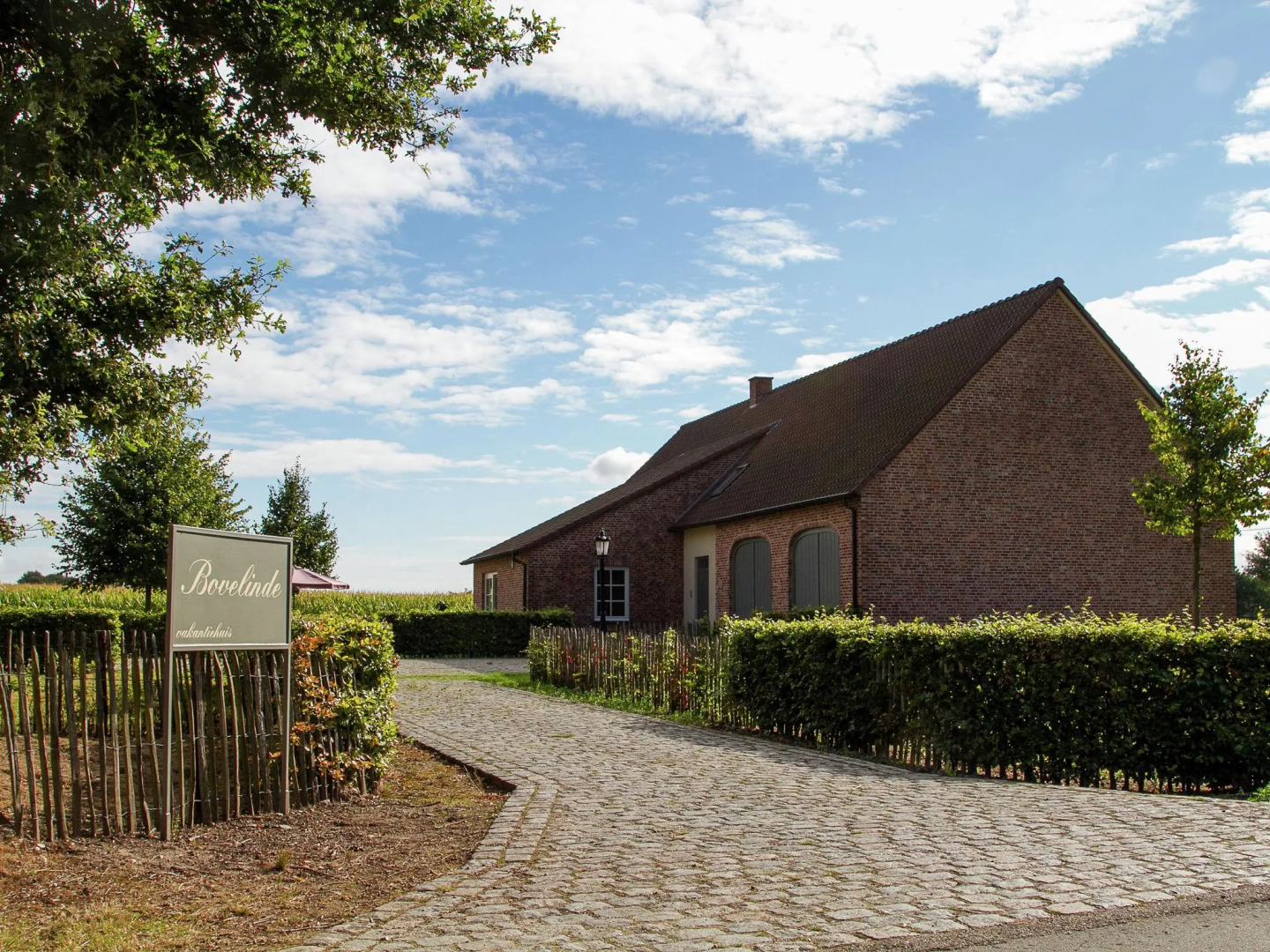 Peer Villa With Garden