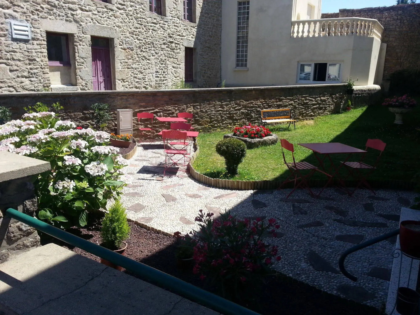 Hôtel Le Chapeau Rouge