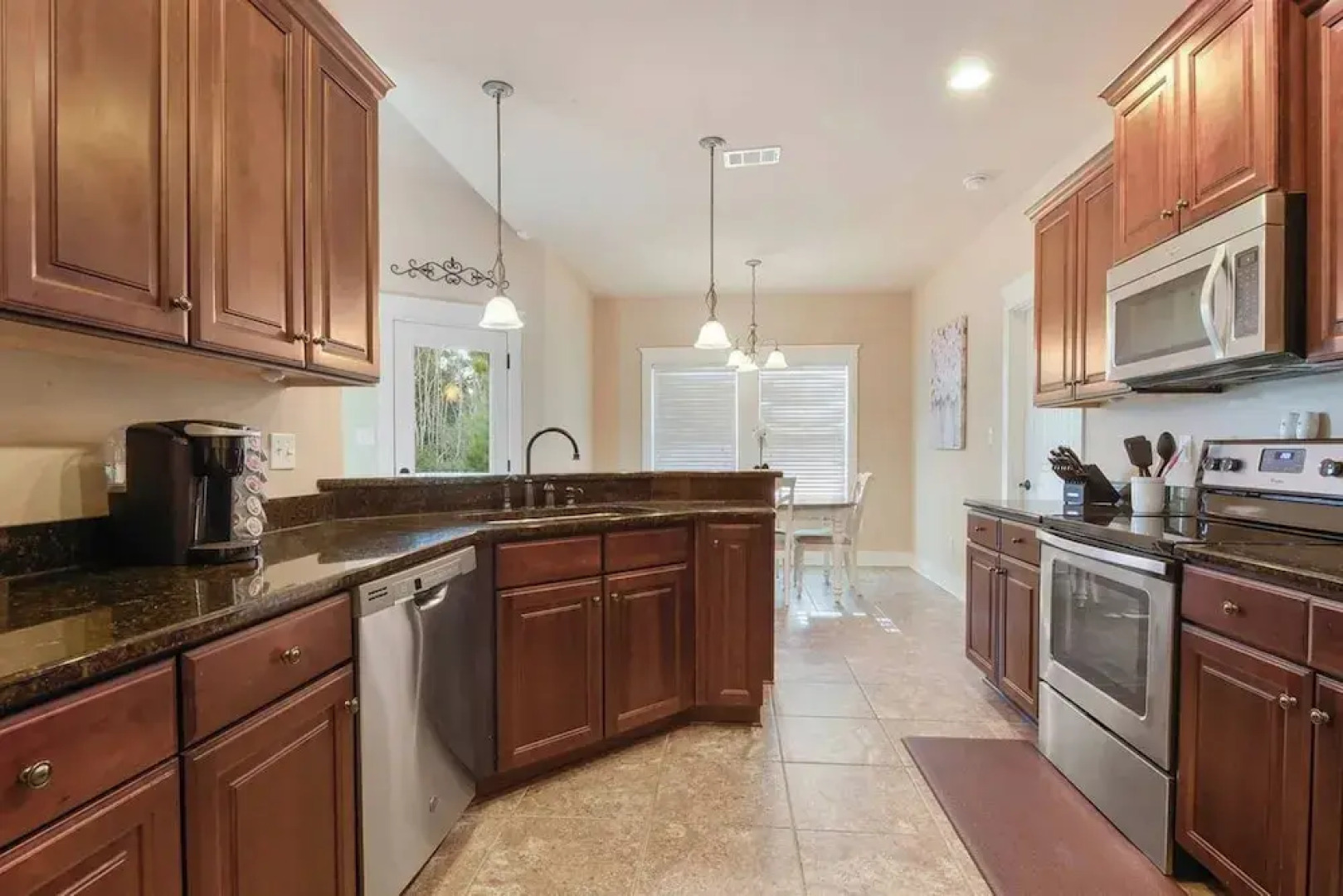 Spacious 3BR Condo in Ocean Springs