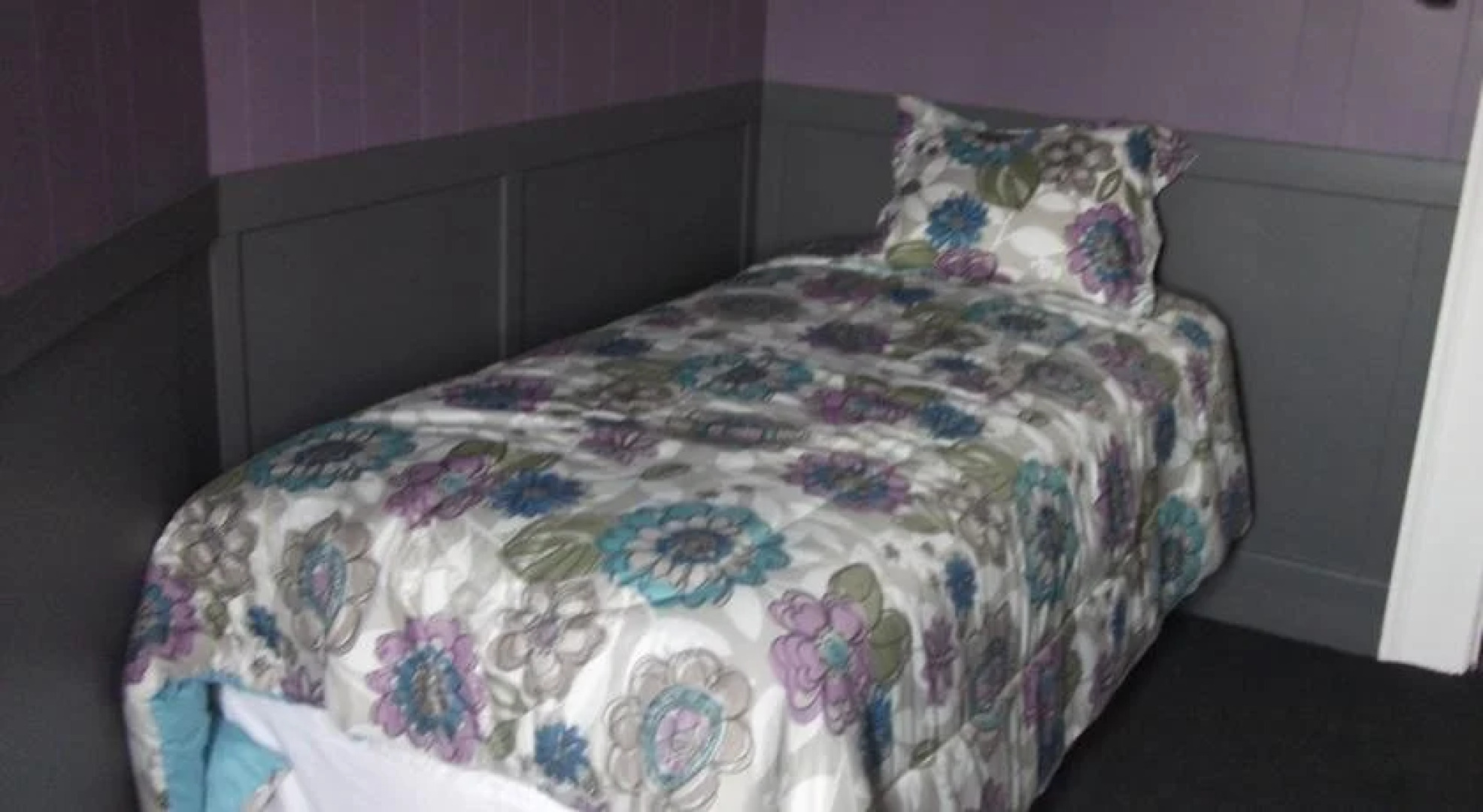 Quinsam Hotel & Hostel