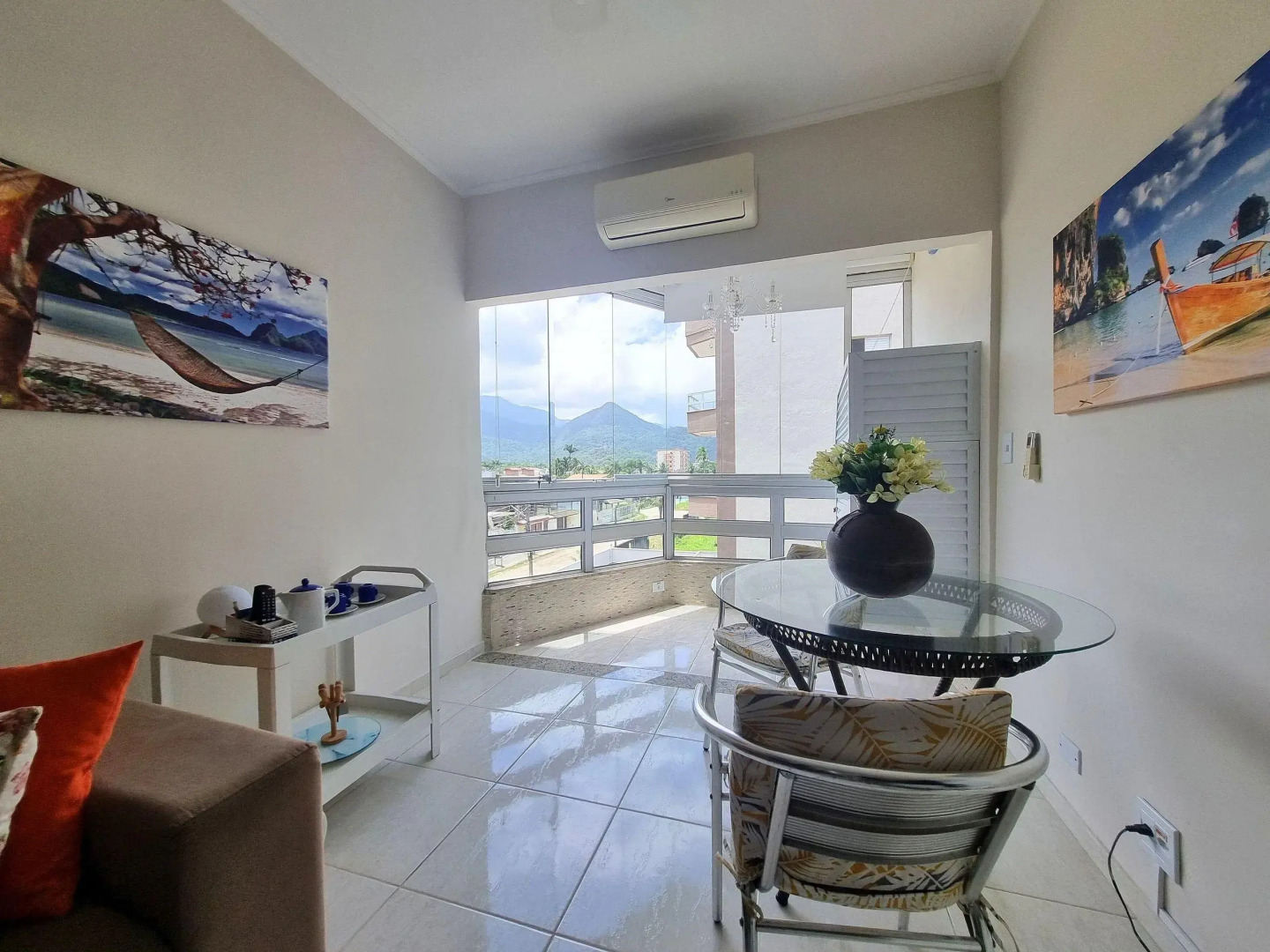 Apto em frente à praia em Caraguatatuba