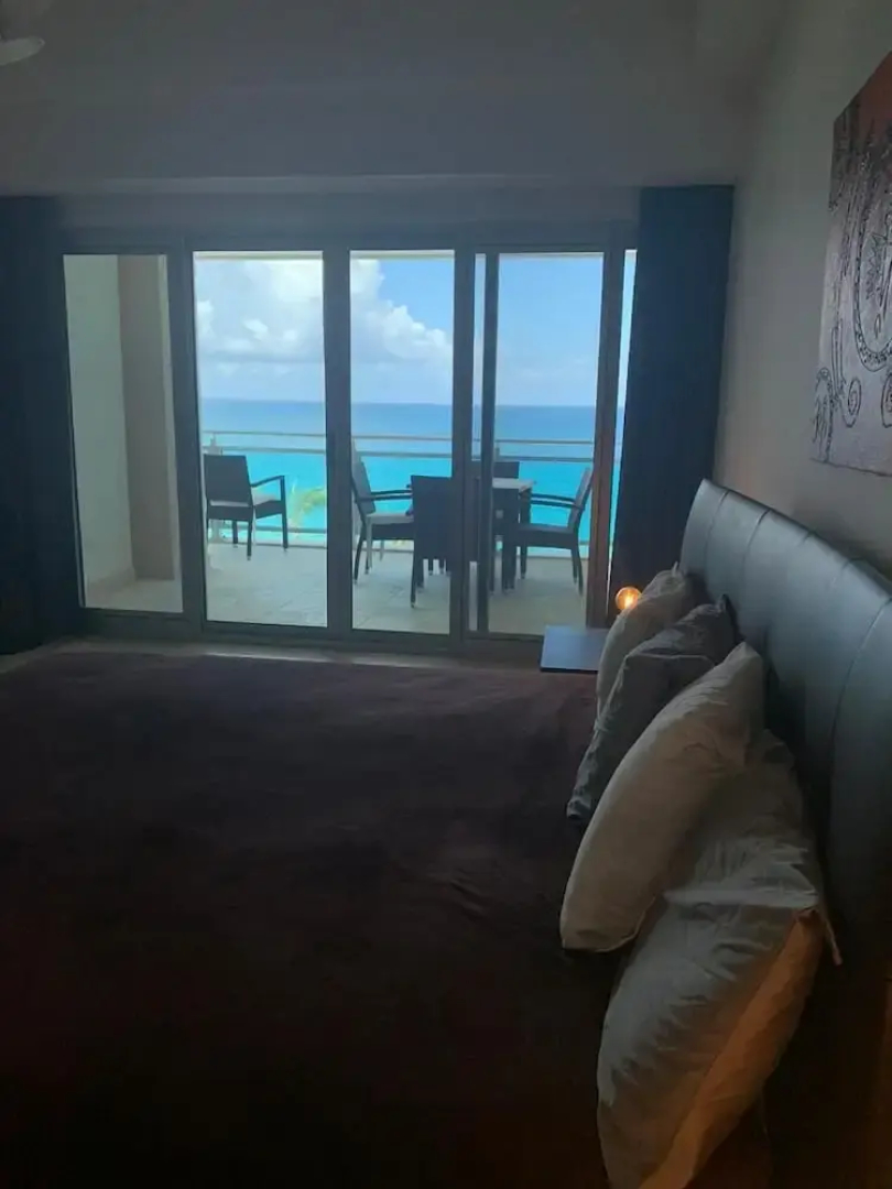 *The CLIFF_ BEACHFRONT and LUXURY MODERN UNIT* C2