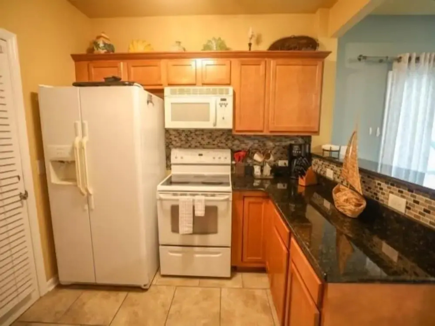 Atlantis Blue - Relaxing Beach Getaway Home Directly Across The Street From Beach Access! 5 Bedroom Home by RedAwning