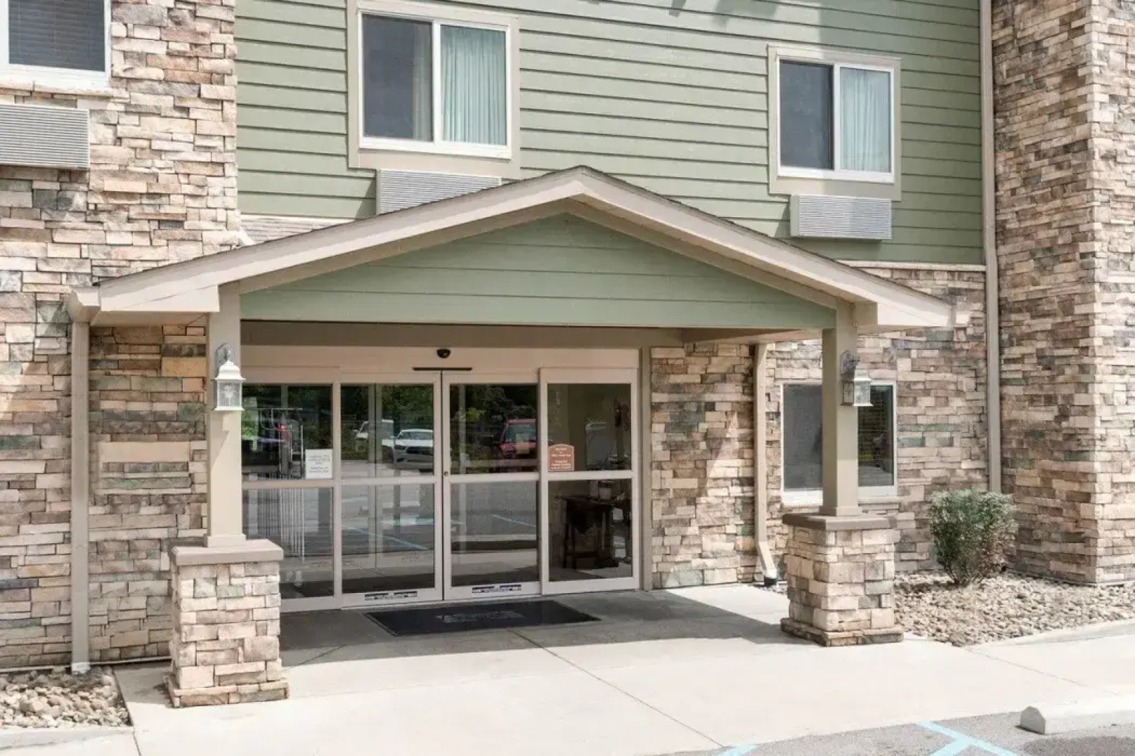 Suburban Studios Triadelphia - Wheeling at The Highlands