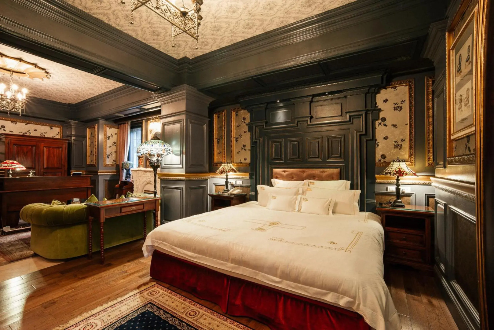 The Old England Manor