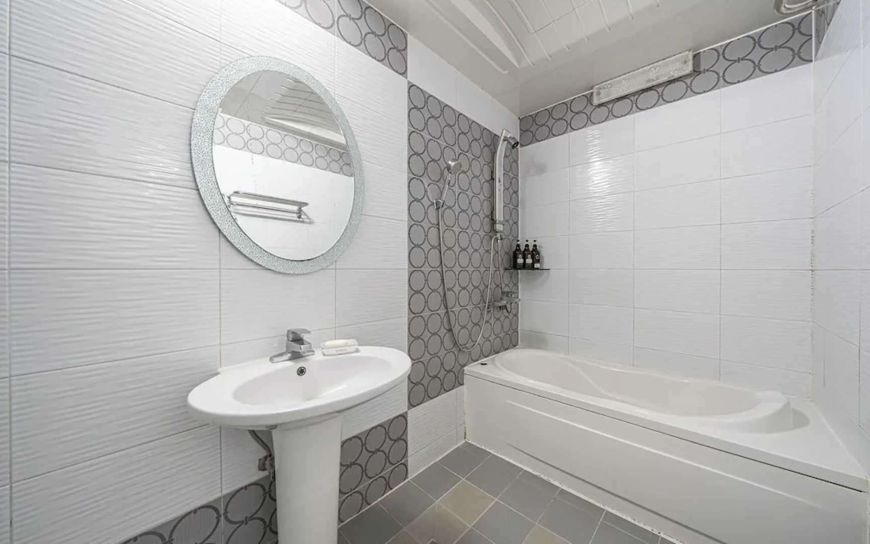 Feel Love Drive-in Motel