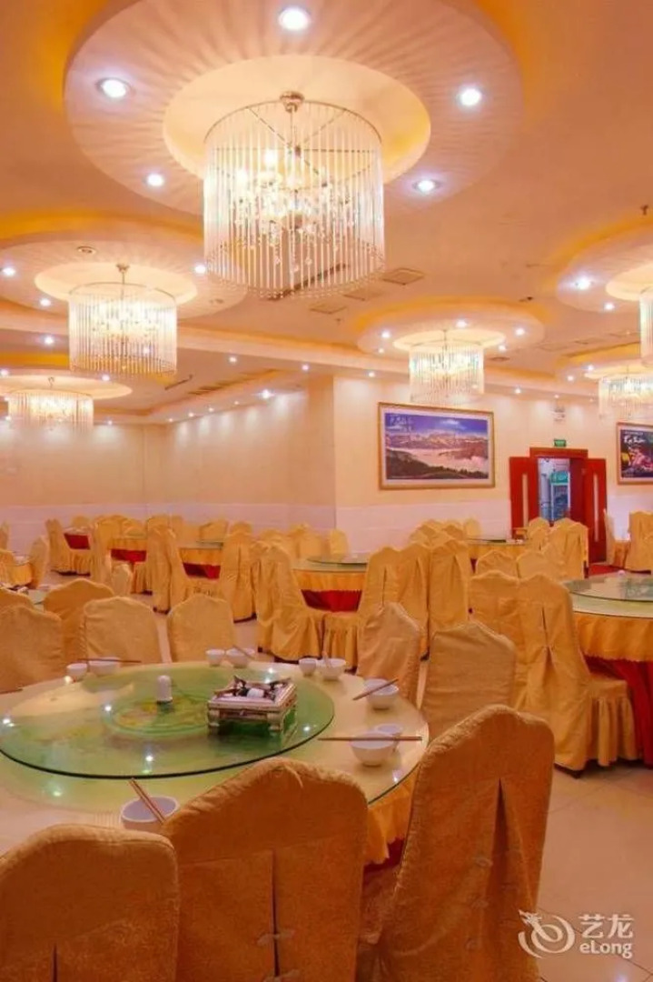 Zhangjiajie Wind and Cloud Holiday Hotel