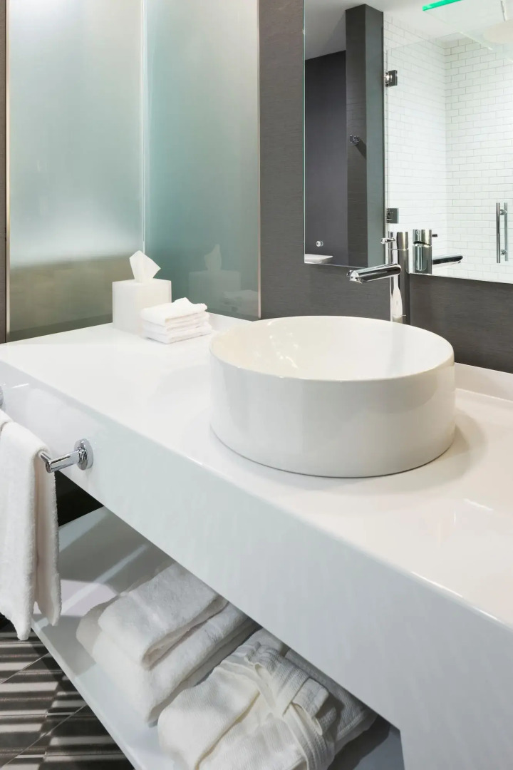 Le Méridien Columbus, The Joseph