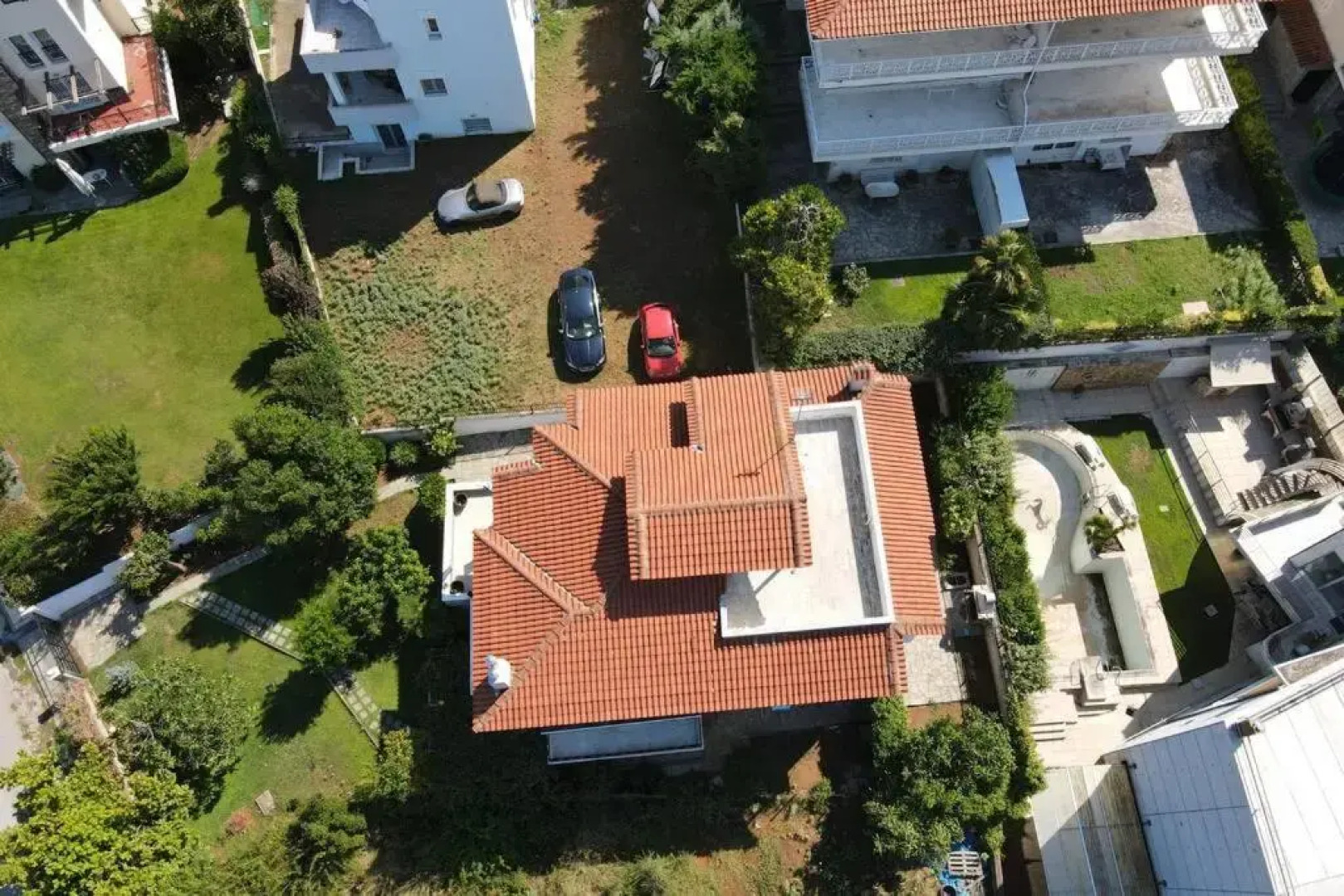 Traditional Apartment part of a Detached Villa on a luxurious Hill of Thessaloniki PANORAMA with a private garden with trees ,also available for Family and other gatherings and Kid's parties - under 13 , for less than 20 people alltogether